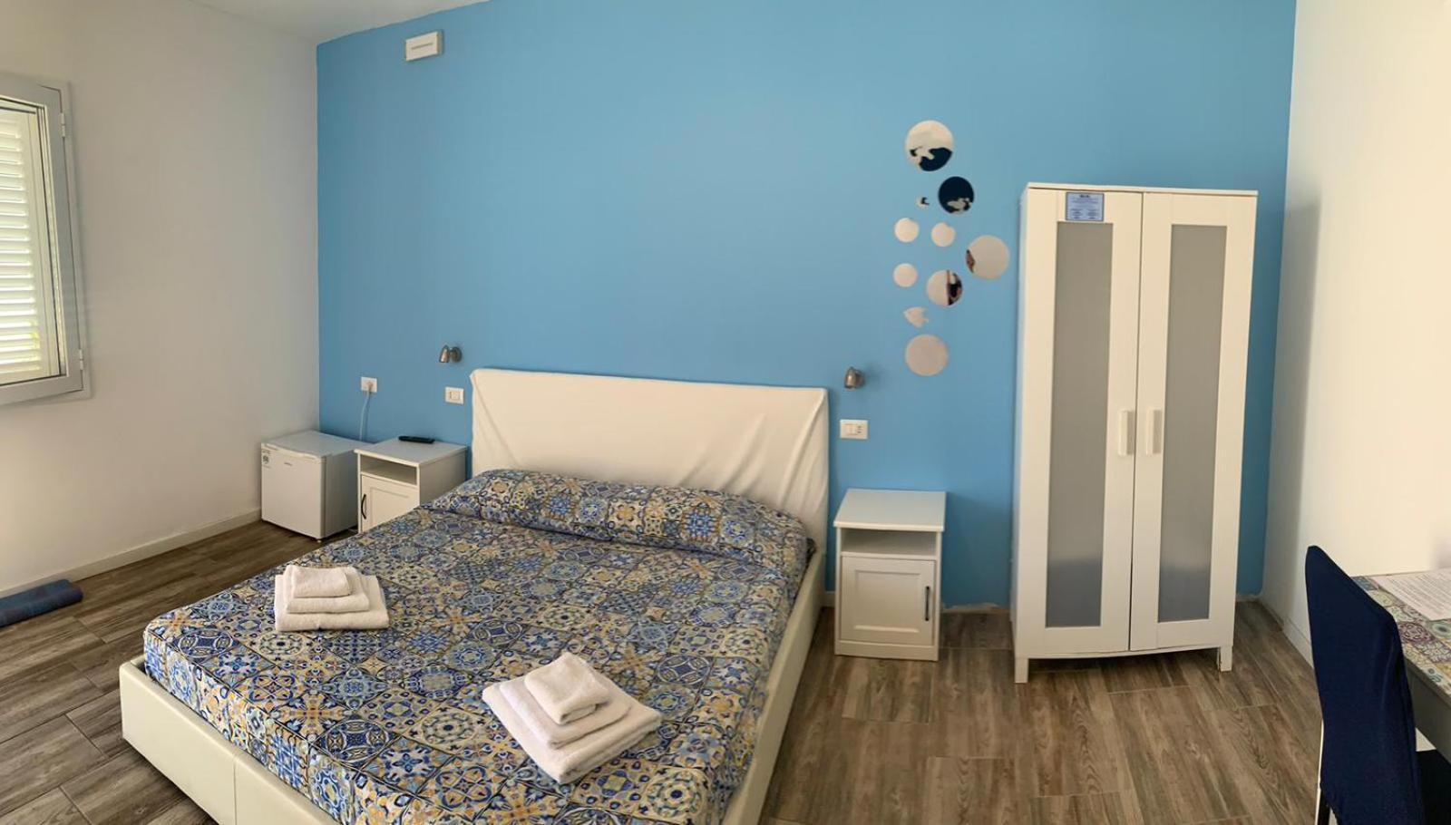 Borgomarino'S Room Cefalu Exterior photo